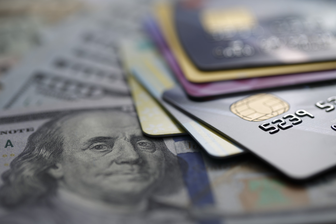 Bancne kreditne kartice polozene na ameriske bankovce